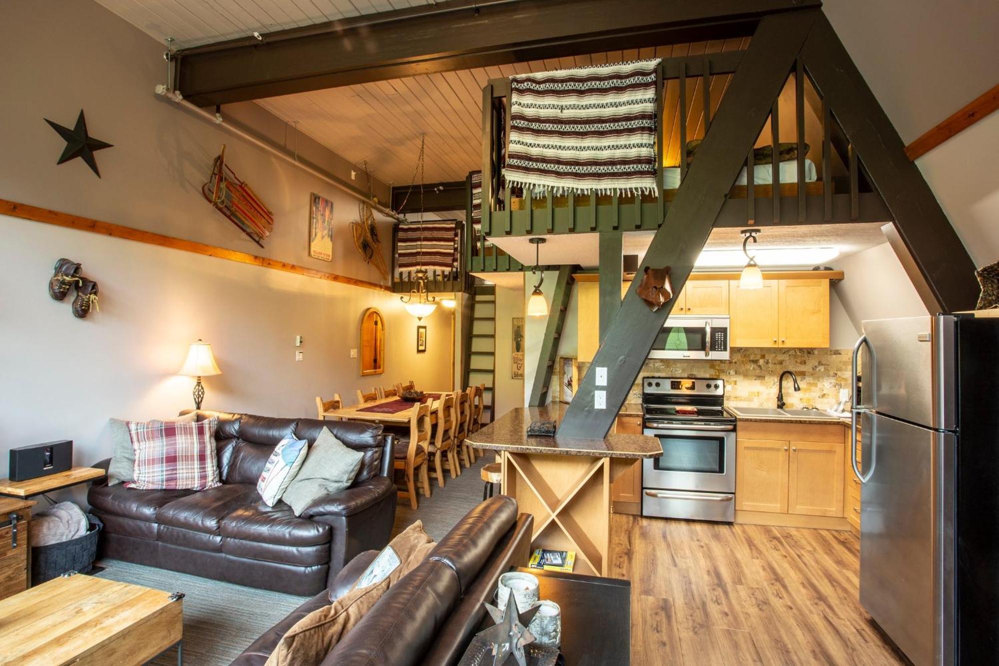 The Pinnacles Suites & Townhomes Silver Star Eksteriør bilde
