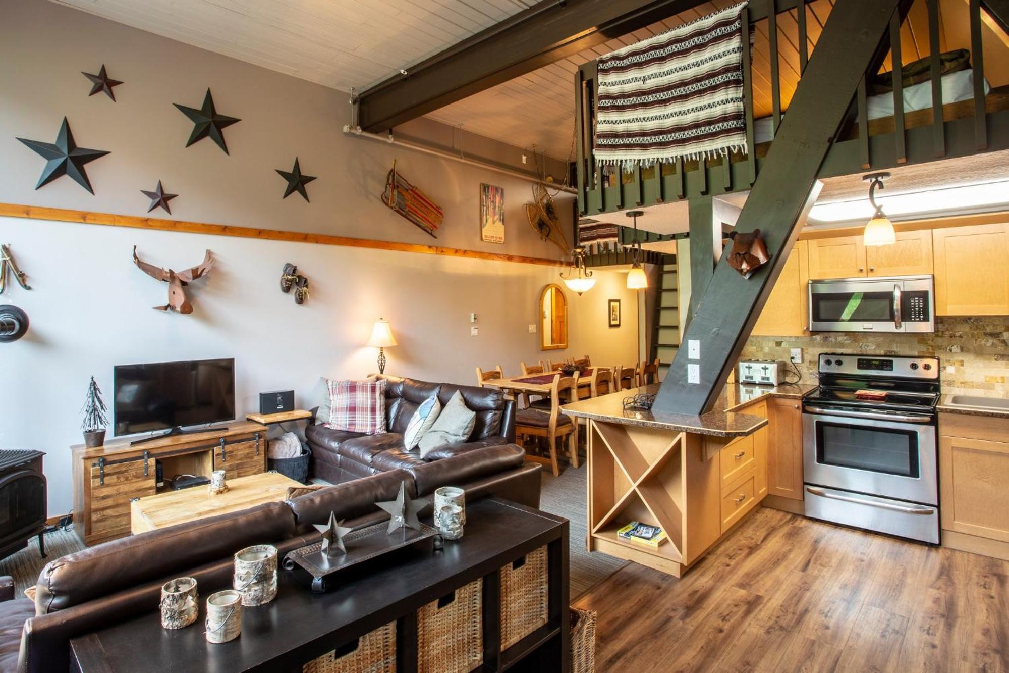 The Pinnacles Suites & Townhomes Silver Star Eksteriør bilde